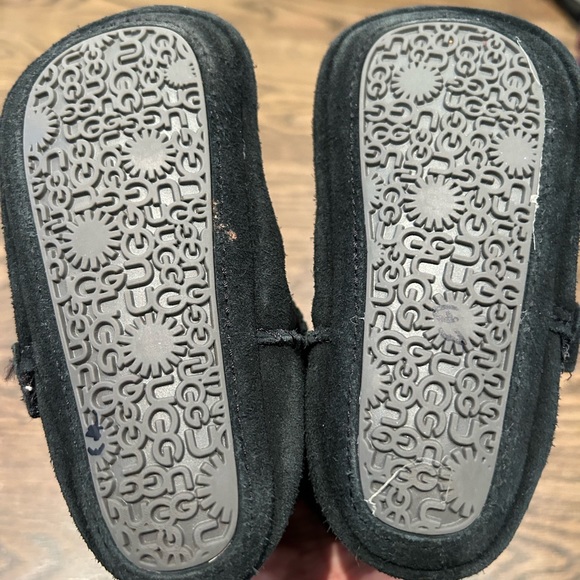 Baby UGG black suede boot size 4/5 - Picture 4 of 4